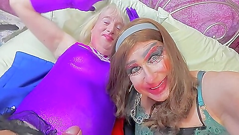 A couple of amateur sluts have sex in the bathroom