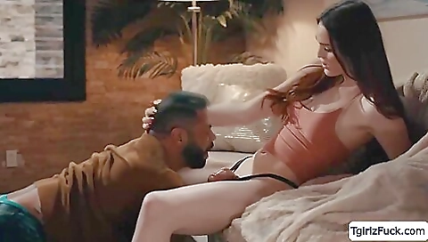 Deepthroat porn milf 4k video showing a hairy anal