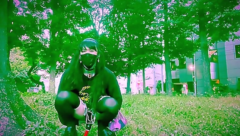 Transsexual babe with sexy stockings fucks herself