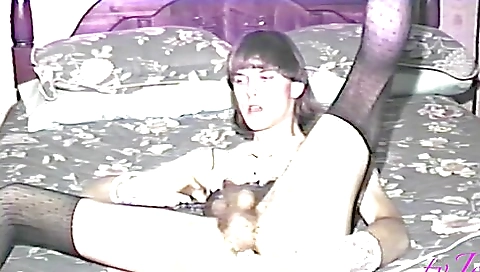 Sexy brunette in vintage stockings makes solo video